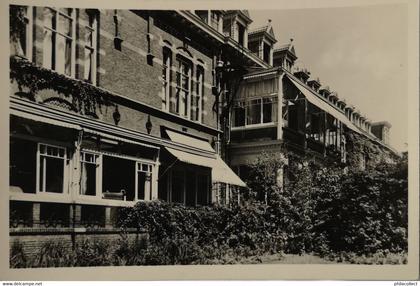 Amsterdam - Oost // Burger ziekenhuis Linnauesstraat - Ingang Mannen en Vrouwen Afs.  1952