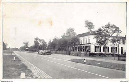 BUSSUM (NH) Rijksweg met Jan Tabak