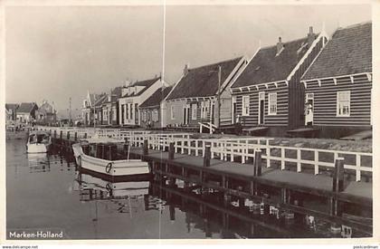 MARKEN - Typische huizen