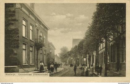Nederland, WAALWIJK, Grootestraat (Haveneinde) met Volk (1920) Ansichtkaart
