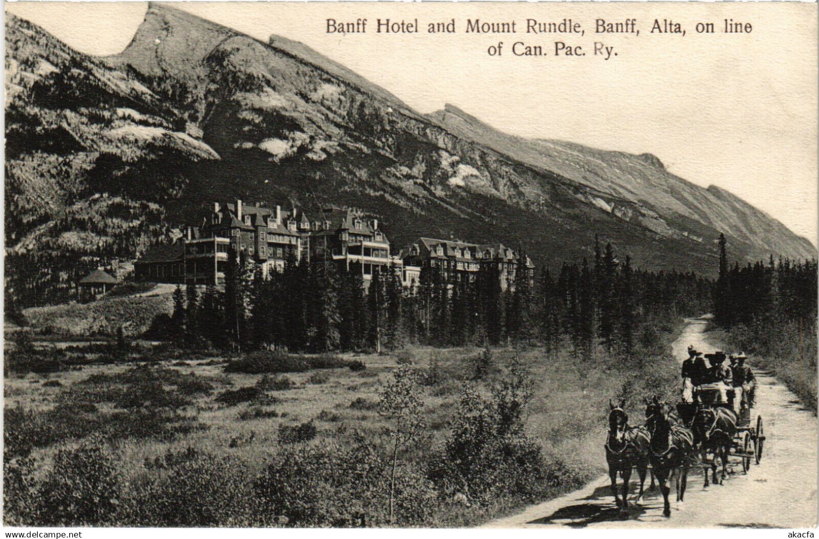 PC CANADA, BANFF HOTEL AND MOUNT RUNDLE, BANFF, Vintage Postcard (b57963)