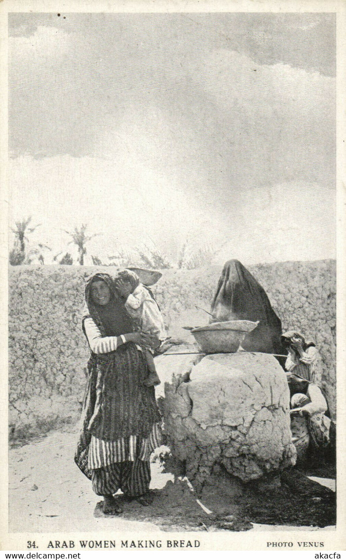 PC CPA IRAQ, ARAB WOMEN MAKING BREAD, VINTAGE POSTCARD (b16179)