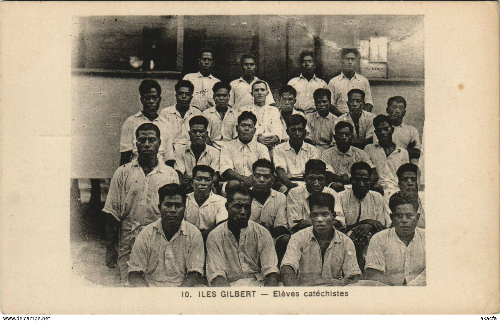 PC KIRIBATI, ILES GILBERT, ELÉVES CATÉCHISTES, Vintage Postcard (b29078)