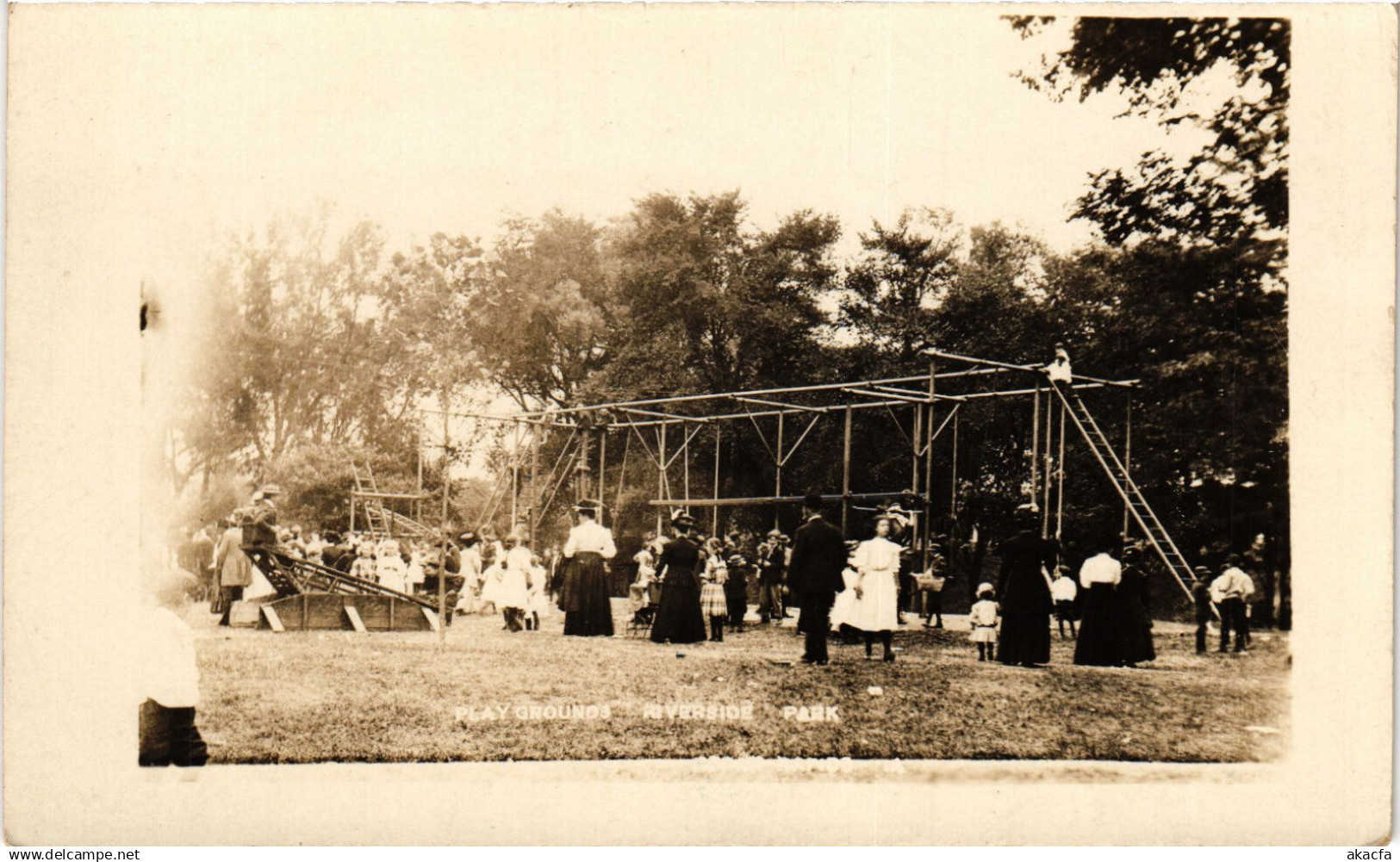 PC US, IA, CEDAR RAPIDS, RIVERSIDE PARK, REAL PHOTO POSTCARD (B6713)