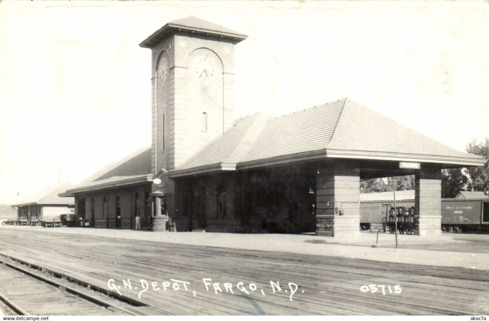 PC US, NORTH DAKOTA, FARGO, G.N. DEPOT, VINTAGE REAL PHOTO POSTCARD (B5695)