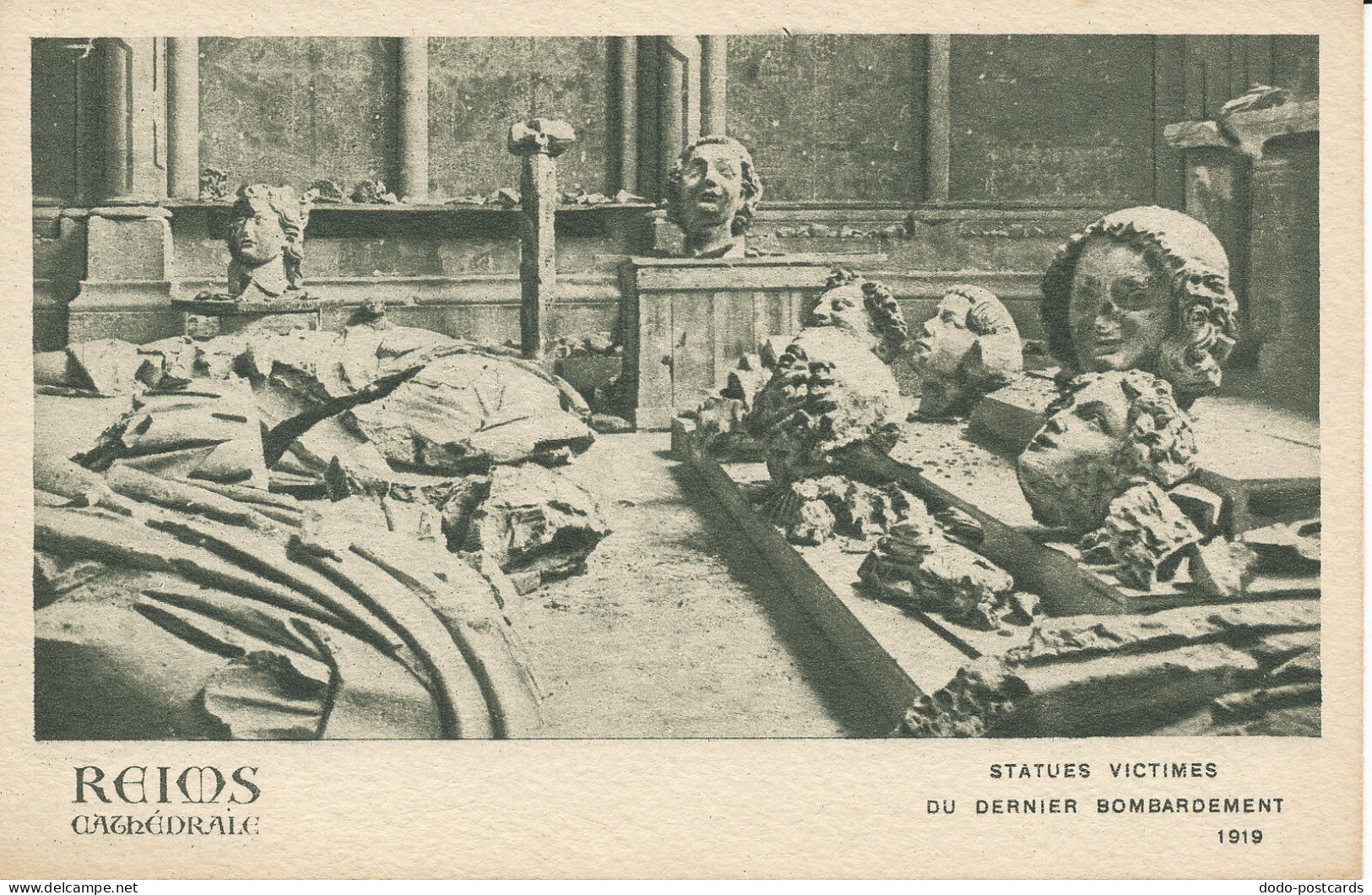 PC37788 Reims Cathedrale. Statues Victimes du Dernier Bombardement. Antony Thour