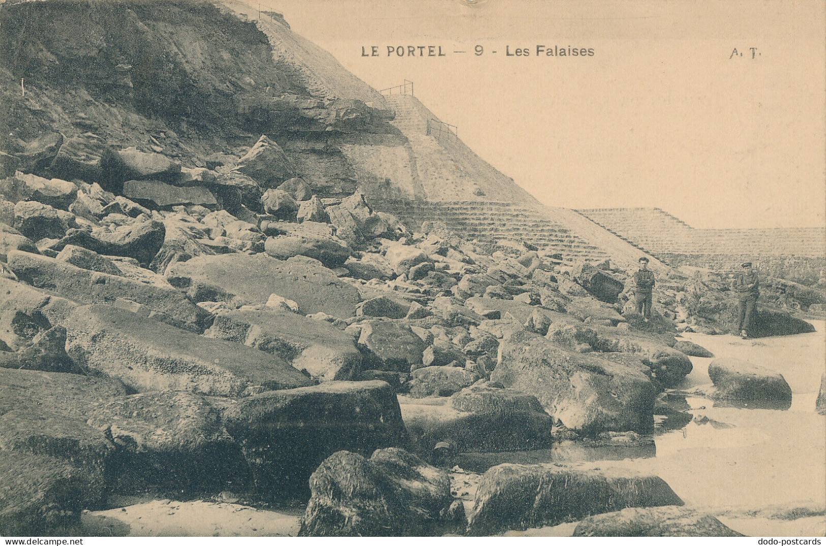 PC45147 Le Portel. Les Falaises