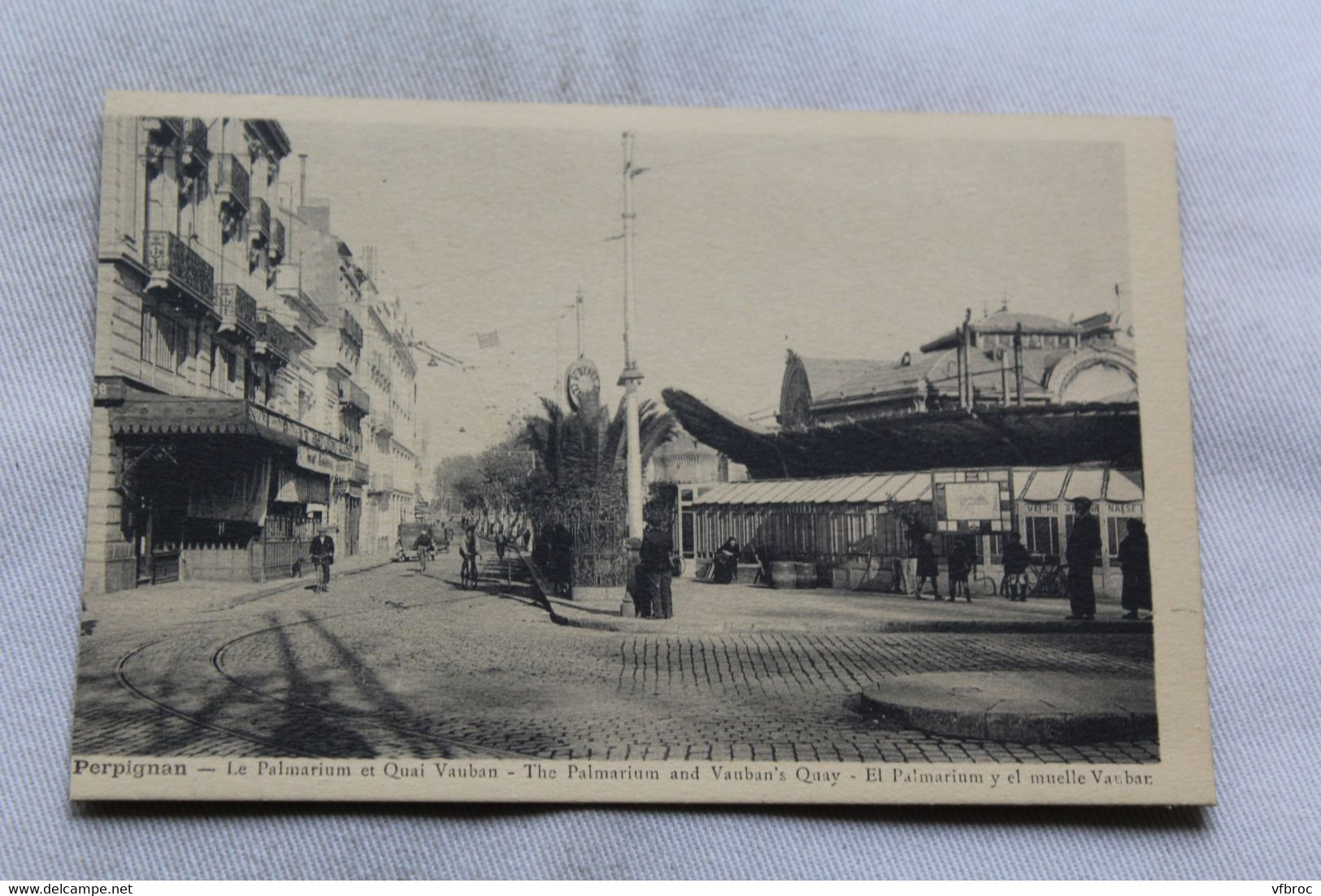 Perpignan, palmarium et quai Vauban, Pyrénées orientales 66