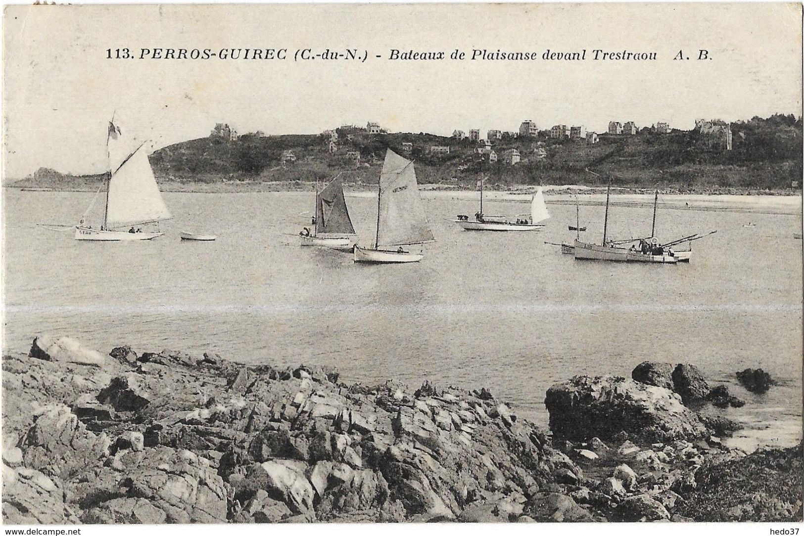 Perros-Guirec - Bateaux de Plaisanse devant Trestraou