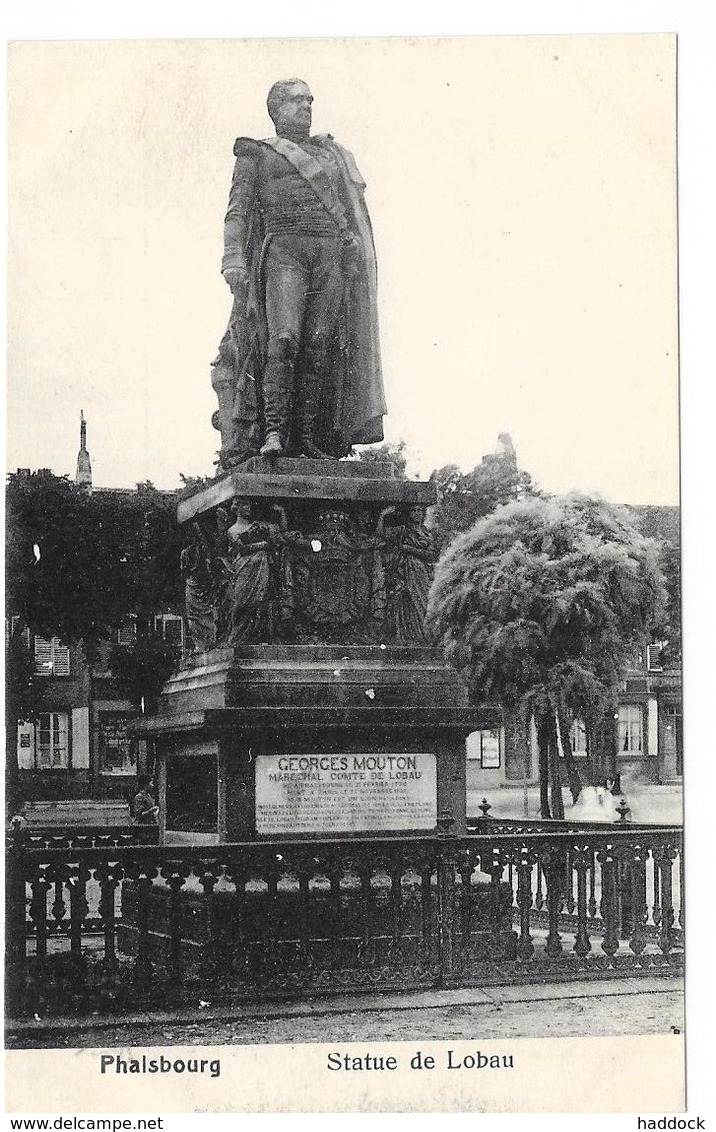 PHALSBOURG : STATUE DE LOBAU