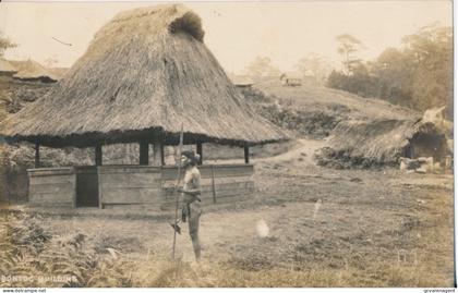 1929. BONTOC BUILDING = WARRIOR WITH SPEAR. CARTE PHOTO.       2 SCANS