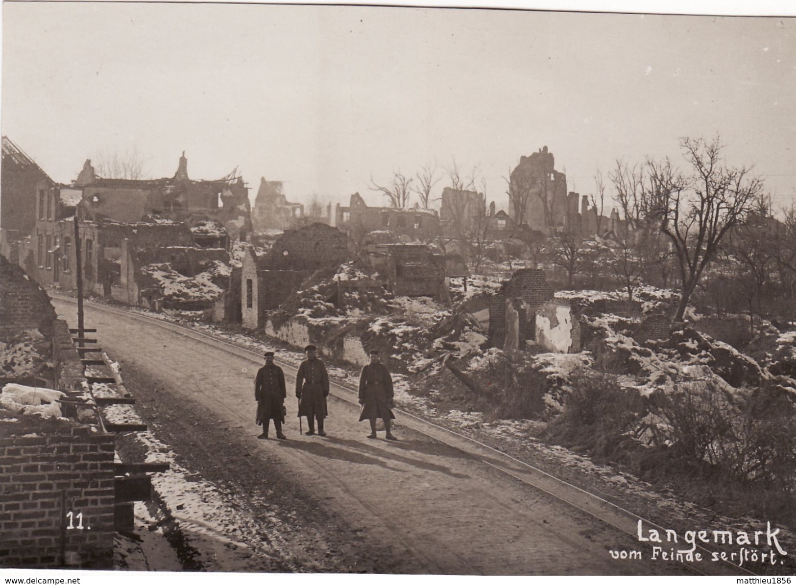 Photo 1917 LANGEMARK-POELKAPELLE - soldats allemands dans une rue (A183, ww1, wk 1)