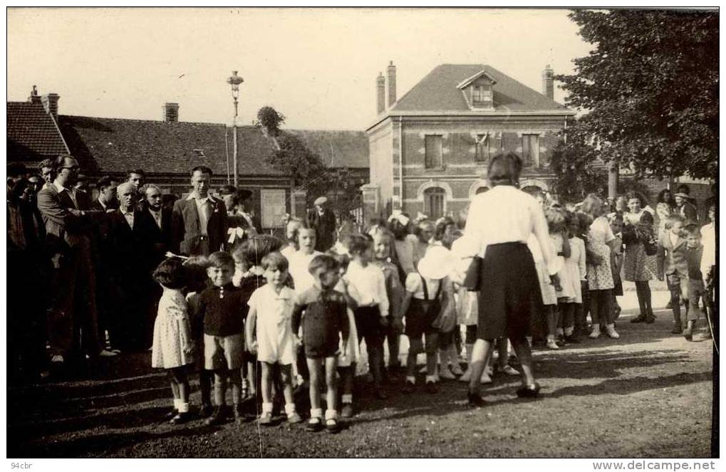 PHOTO   (95)    ERMONT EAUBONNE 14 JUILLET 1947 (photo H DUBOIS  ermont)