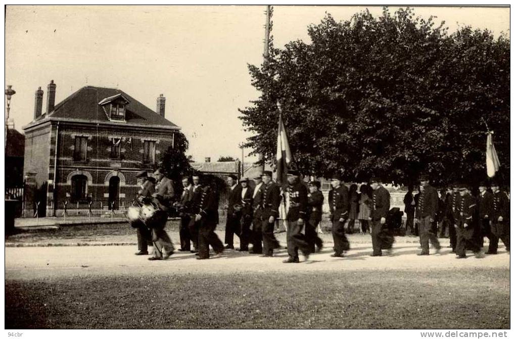 PHOTO   (95)    ERMONT EAUBONNE 14 JUILLET 1947 (photo H DUBOIS  ermont)