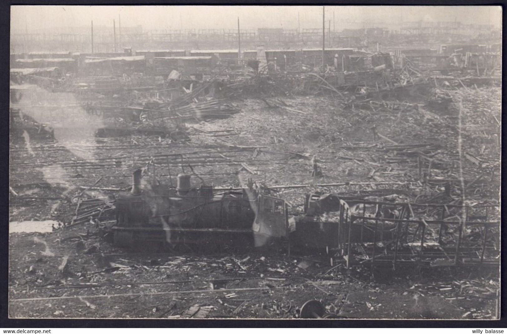 +++ Photo Carte Foto - Archives TCB - Station de DENDERLEEUW - Statie - Octobre 1924 - Train détruit - Inédite 1/2   //