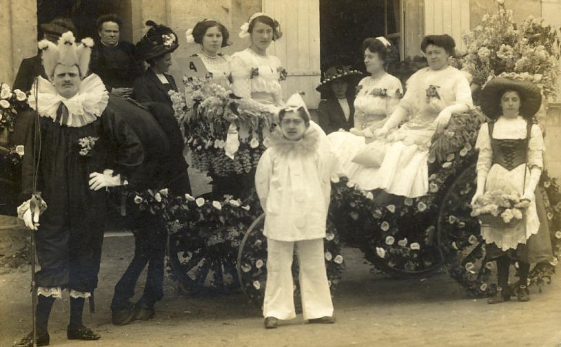 Photos - Carte-Photo -  Fêtes Carnaval - Déguisement - Pierrot - Attelage