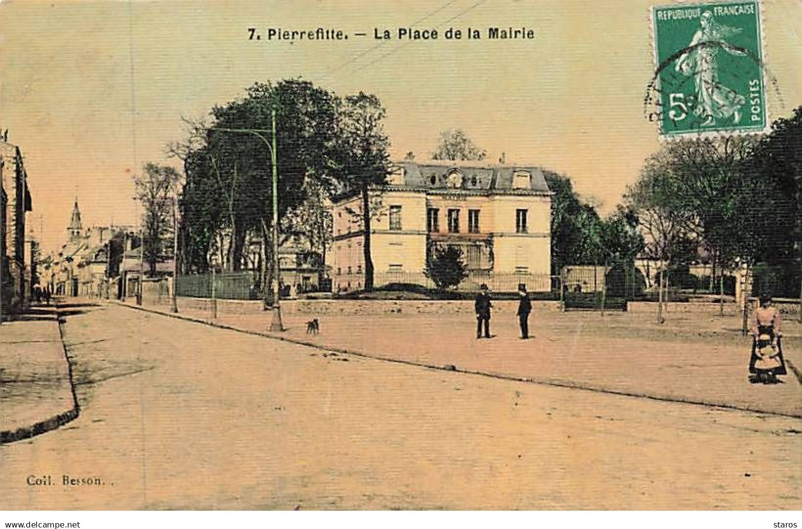 PIERREFITTE-SUR-SEINE - La Place de la Mairie