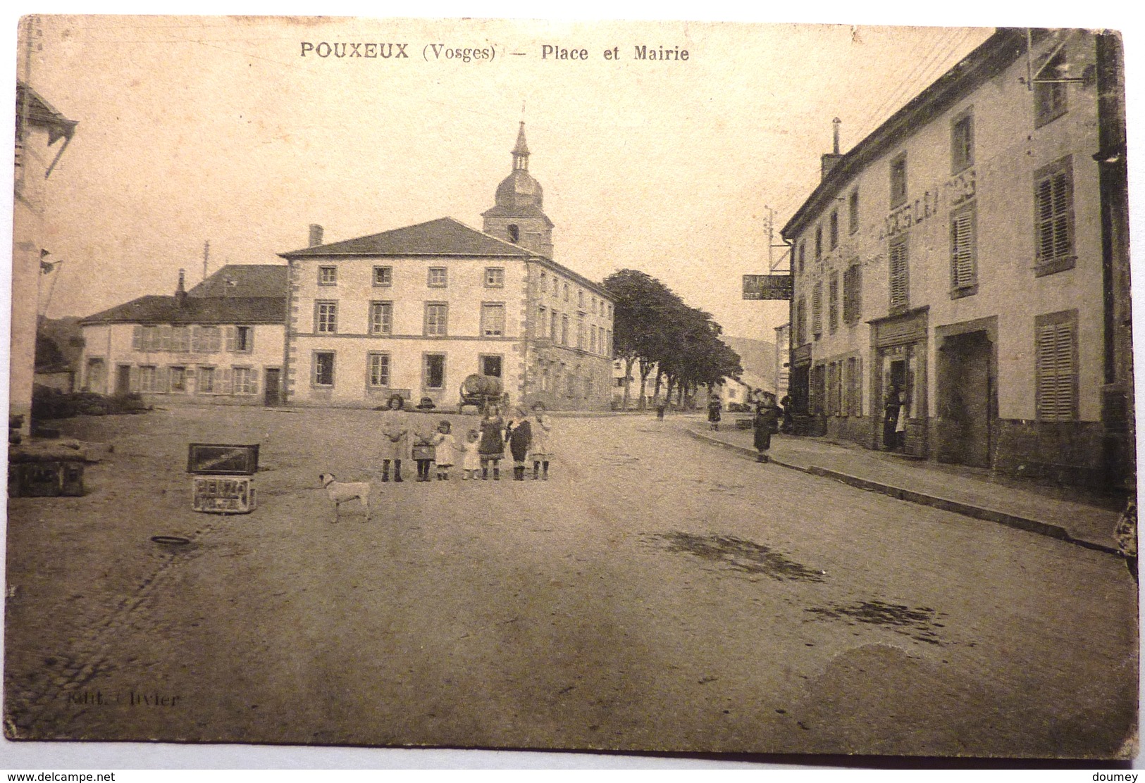 PLACE ET MAIRIE - POUXEUX