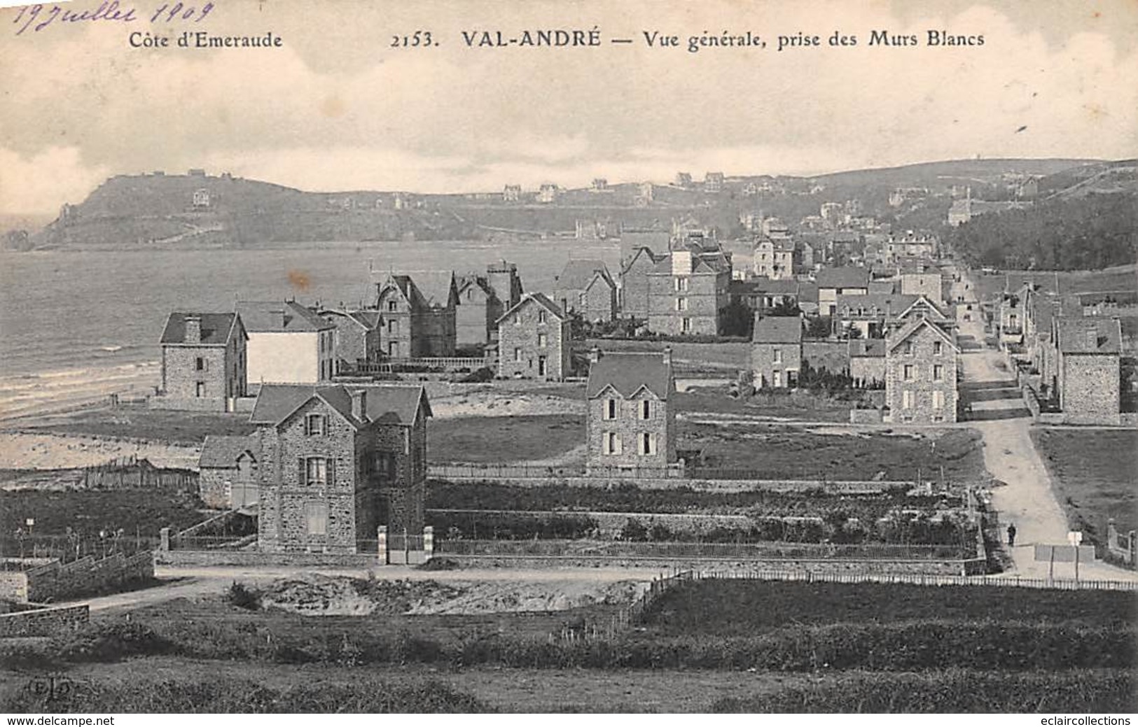 Pléneuf-Val-André         22          Vue générale prise des Murs Blancs             (voir scan)