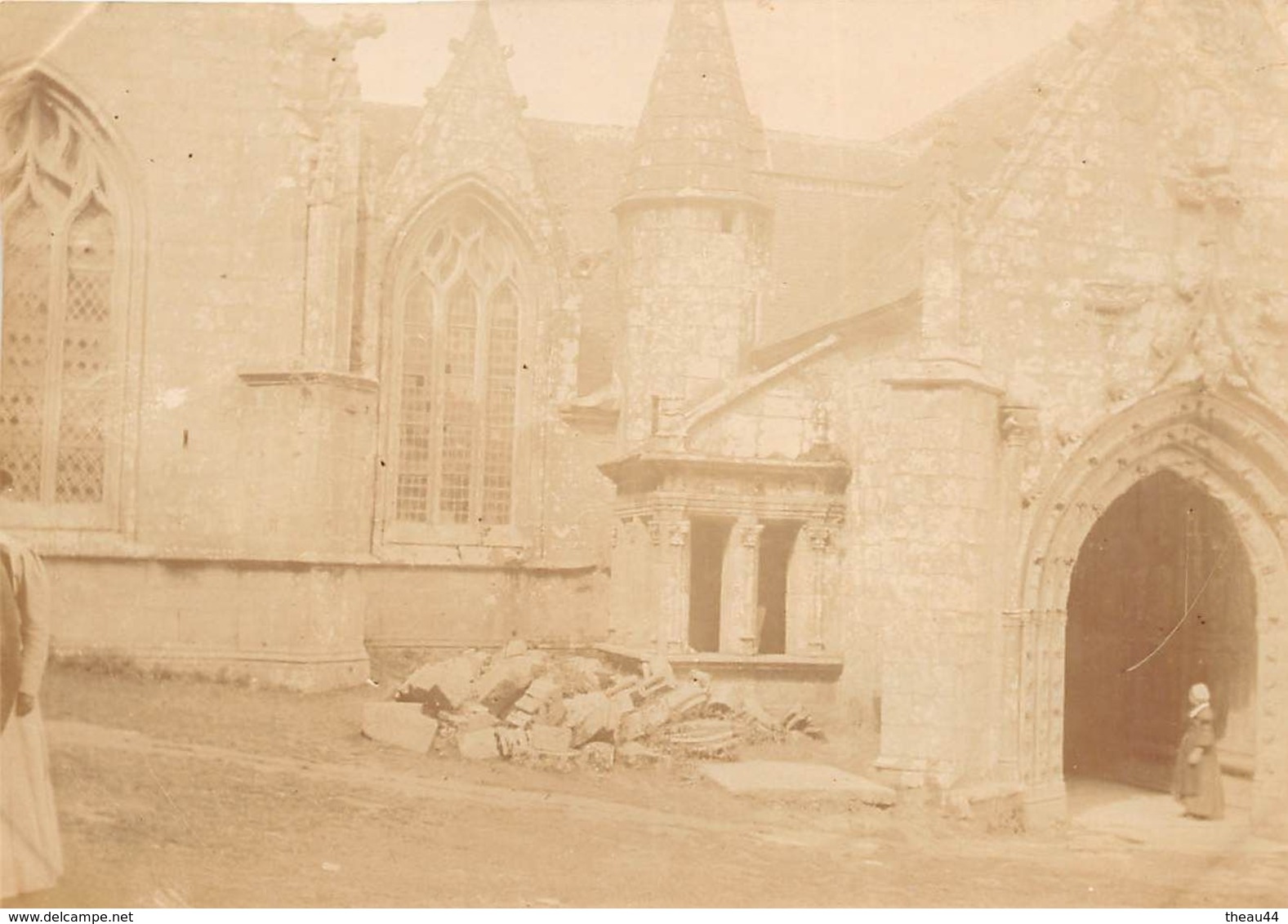 PLONEVEZ-du-FAOU  -  Cliché Albuminé  -  L'Eglise de SAINT-HERBOT vers 1900   -   Voir description