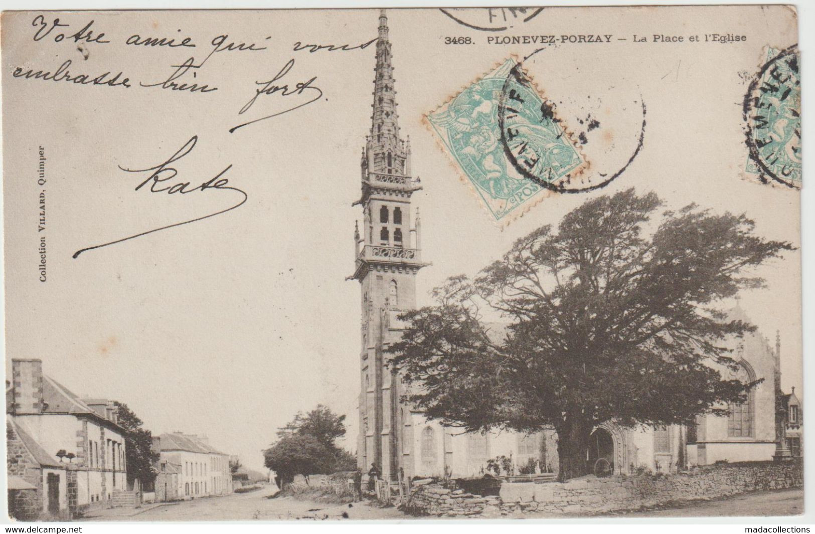 Plonévez-Porzay  (29 - Finistère) La place et l'église