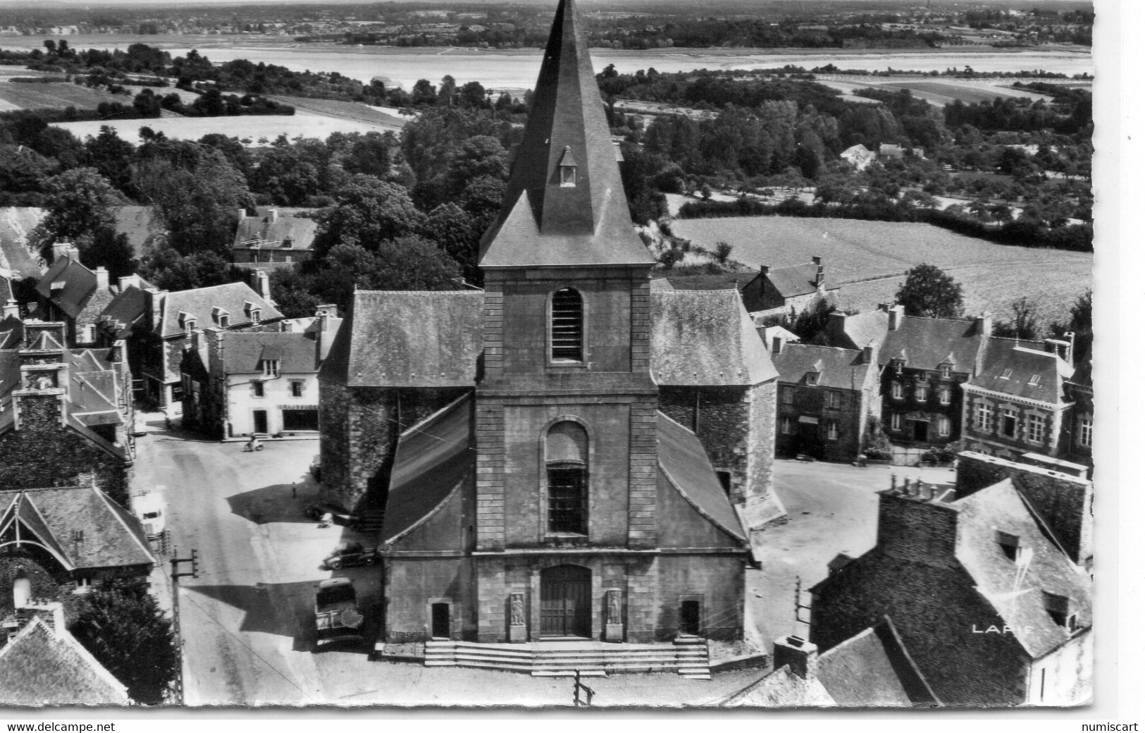 Plouër-sur-Rance belle vue aérienne de l'Eglise