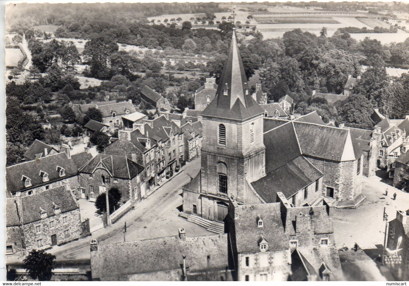 Plouër-sur-Rance belle vue aérienne de l'Eglise