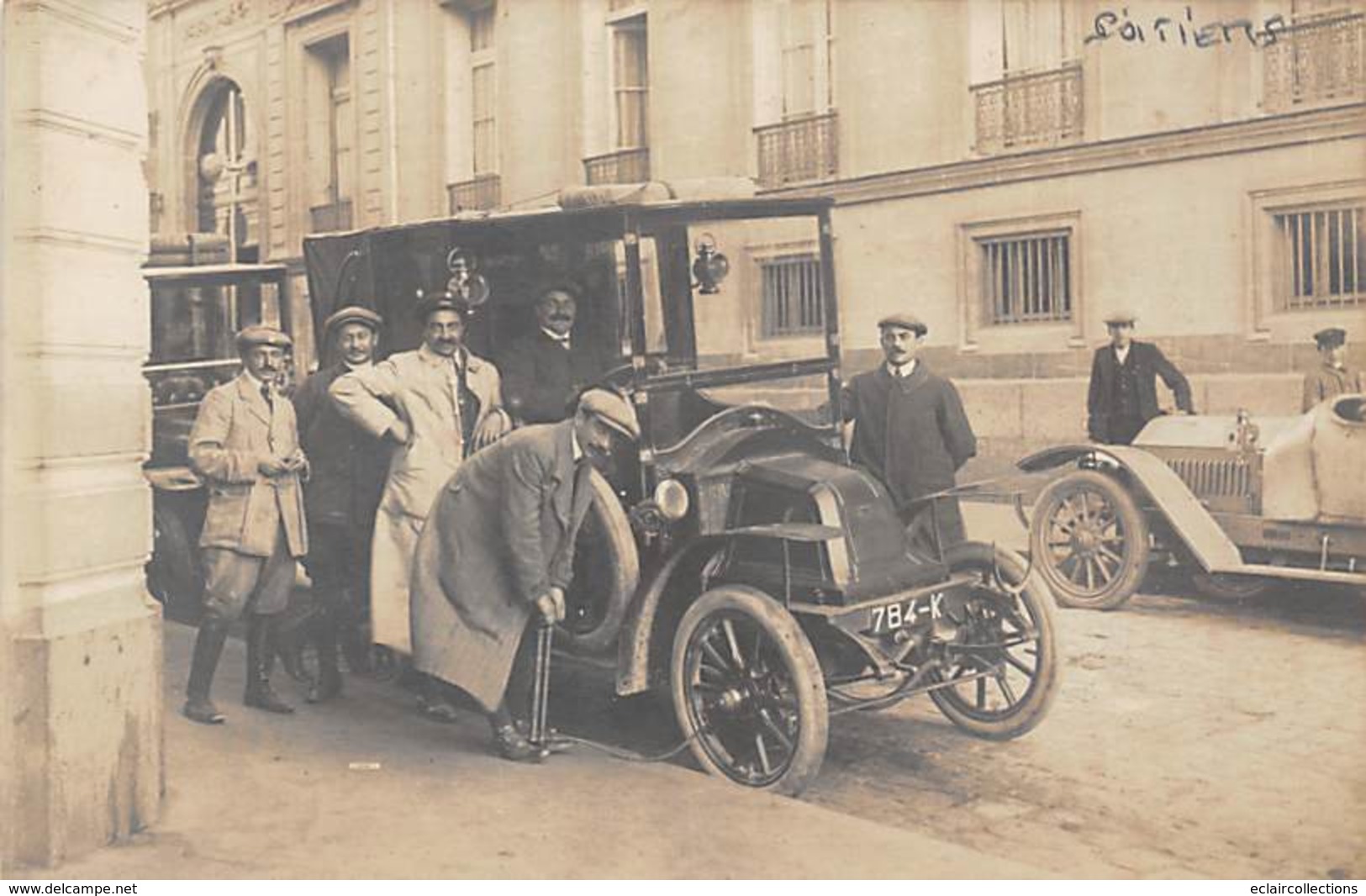 Poitiers    86    Une crevaison. Voiture ancienne. Marque ? Carte photo .Rue a localiser   (voir scan et annotation)