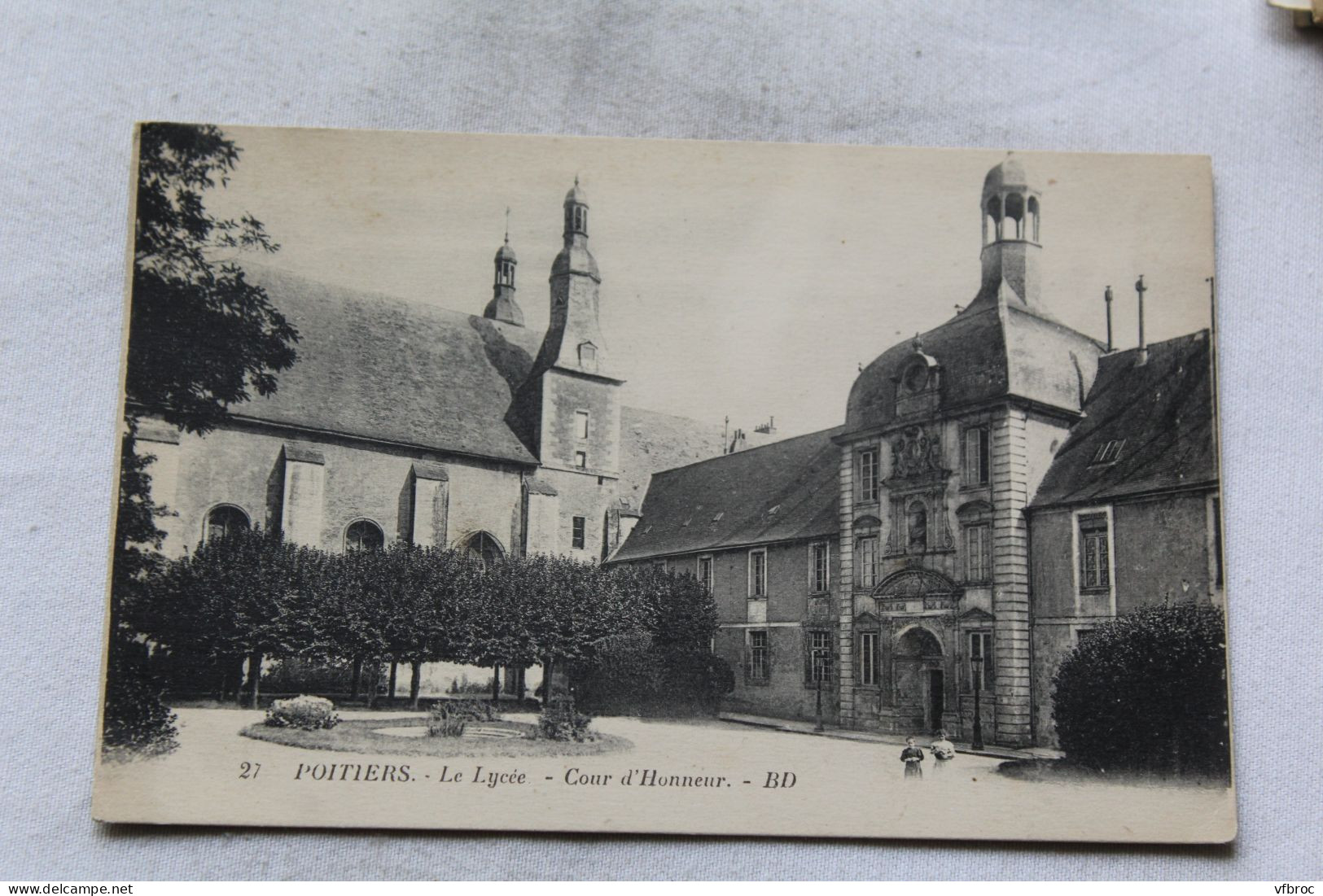 Poitiers, le lycée, cour d'honneur, Vienne 86