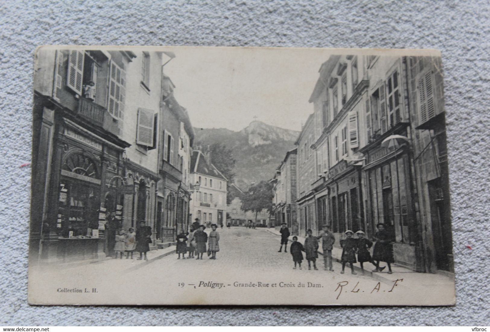 Poligny, grande rue et croix du Dam, Jura 39