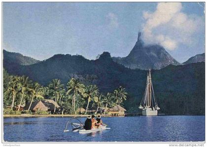 MOOREA TAHITI  ( voilier bateau polynésien  )