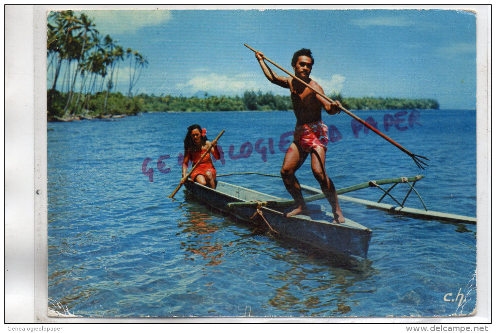 POLYNESIE- TAHITI  PECHEUR AU HARPON- PECHE