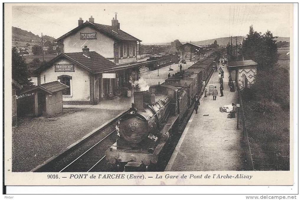 PONT DE L'ARCHE - La gare de Pont de l'Arche-Alizay - TRAIN