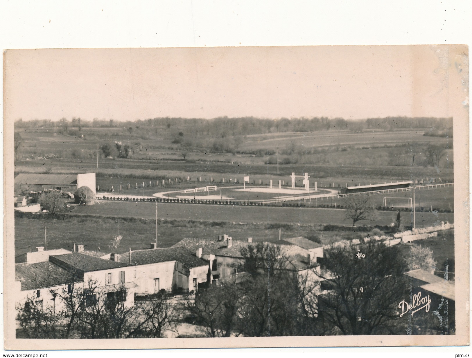 PONT L'ABBE D'ARNOULT - Le Terrain de Sports