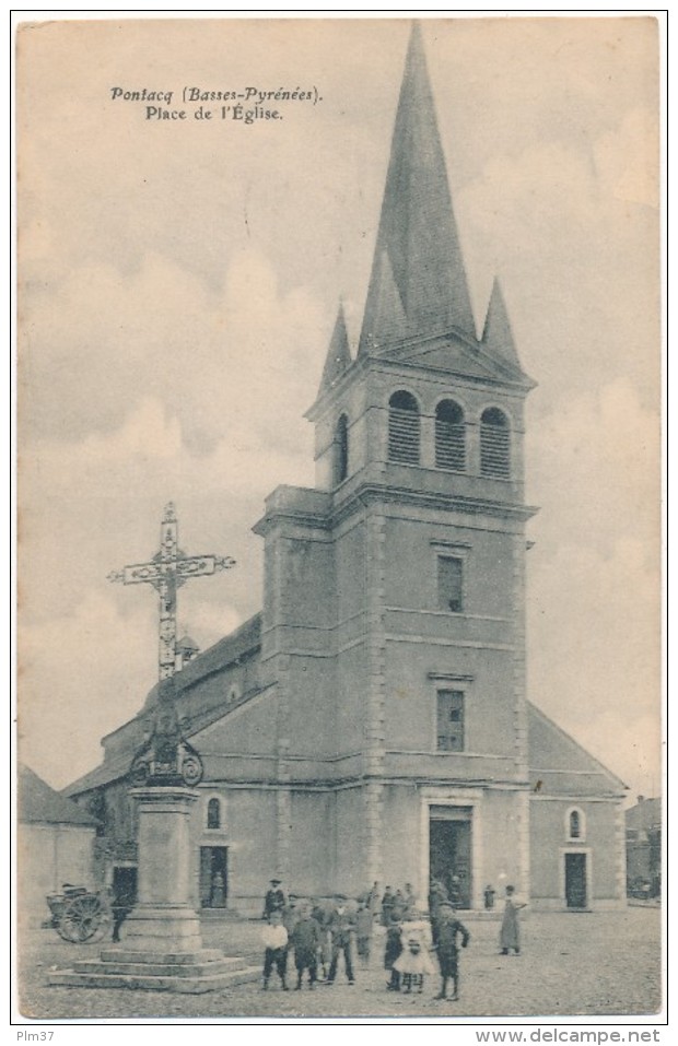 PONTACQ - Place de l'Eglise