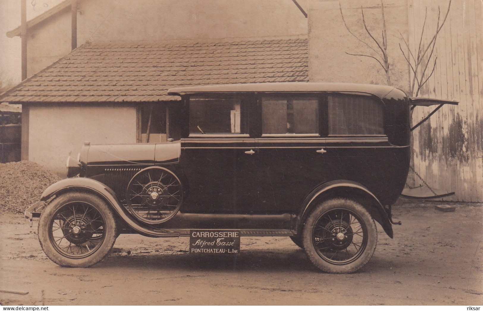 PONTCHATEAU(CAROSSERIE TASSE) AUTOMOBILE(CARTE PHOTO)