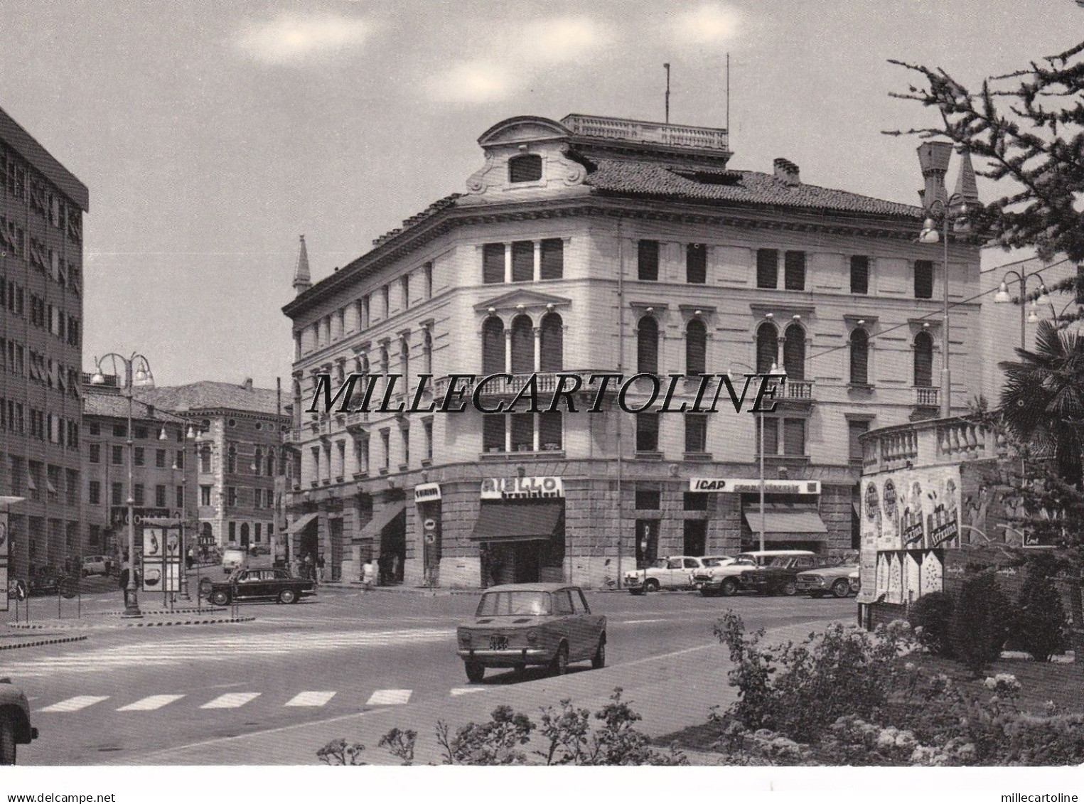 PORDENONE: Piazza XX Settembre