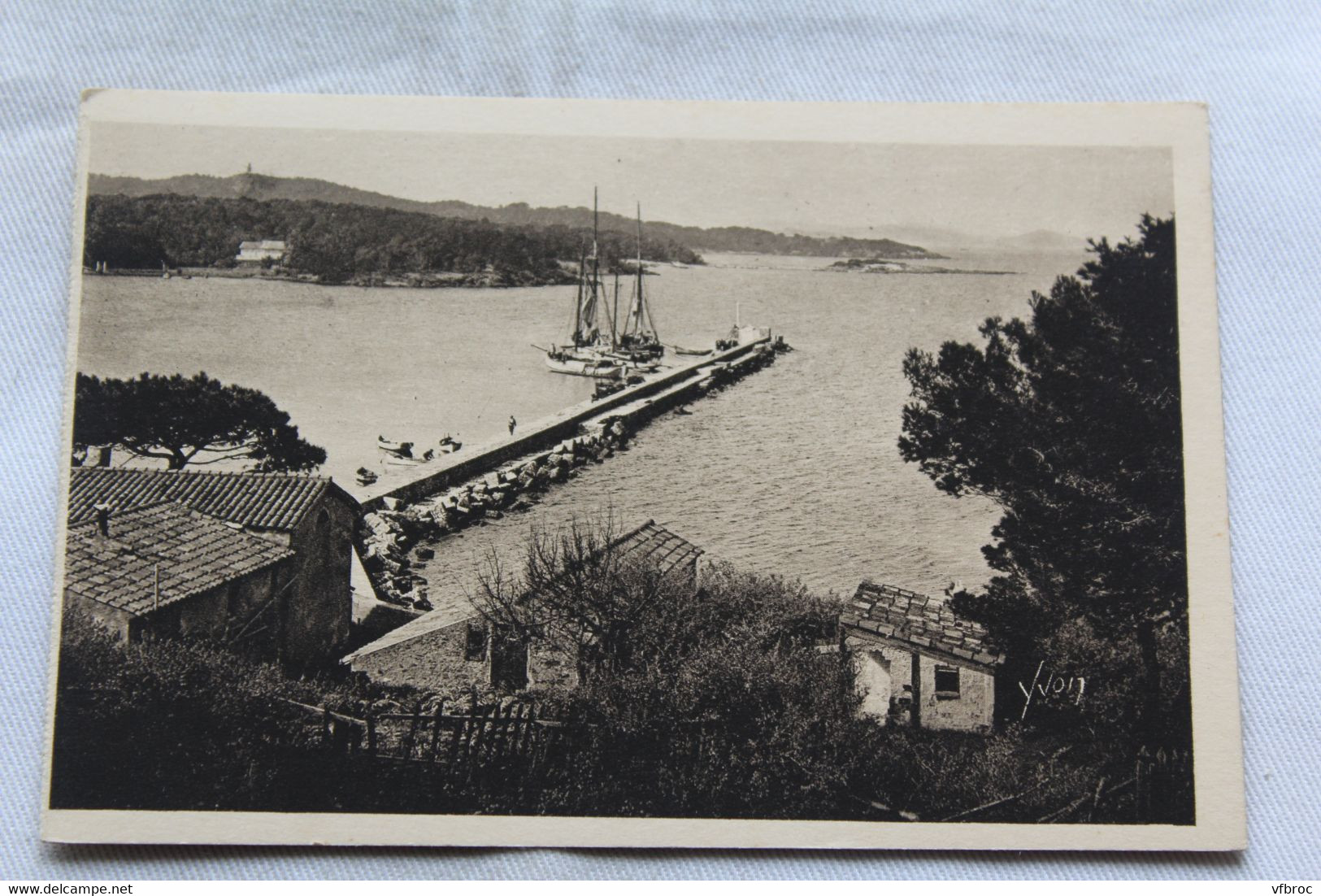 Porquerolles, les iles d'Hyères, la rade, Var 83