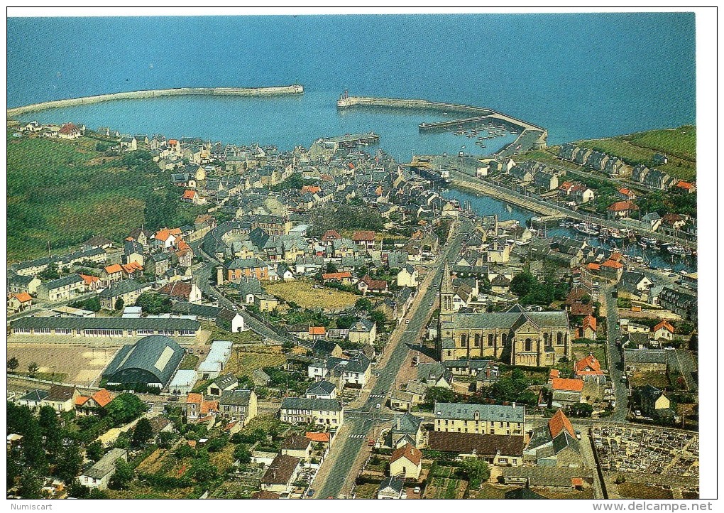 Port-en-Bessin-Huppain... belle vue aérienne de la ville le Port