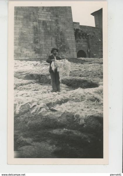PORTUGAL - CASTELO BRANCO - Château de BELMONTE - Séchage de la laine en 1949 - Photo format 11,5x7 cm