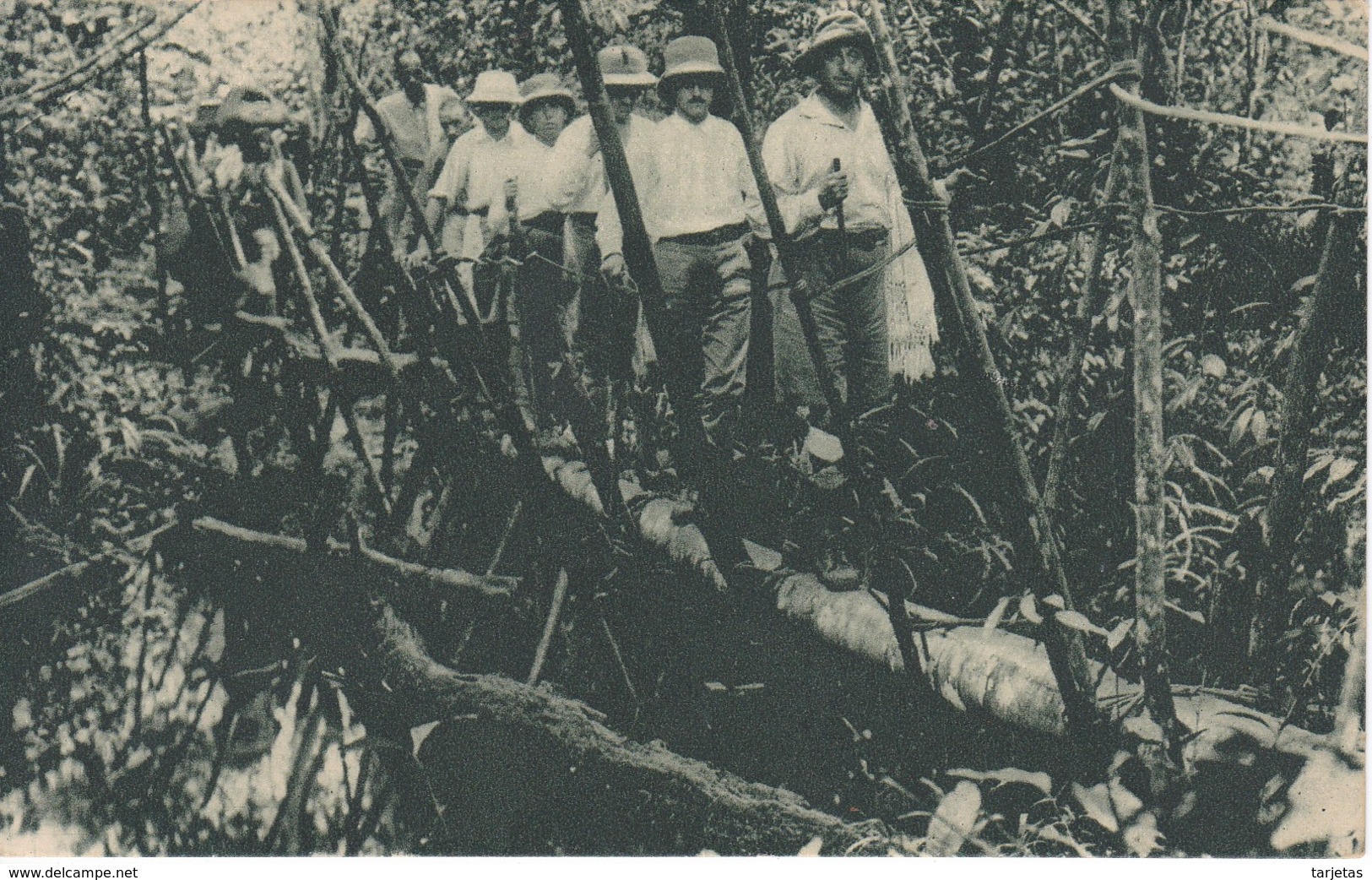 POSTAL DE GUINEA ESPAÑOLA EL GOBERNADOR GENERAL NUÑEZ DE PRADO ATRAVESANDO UN PUENTE (EXPO IBERO-AMERICANA SEVILLA 1929)