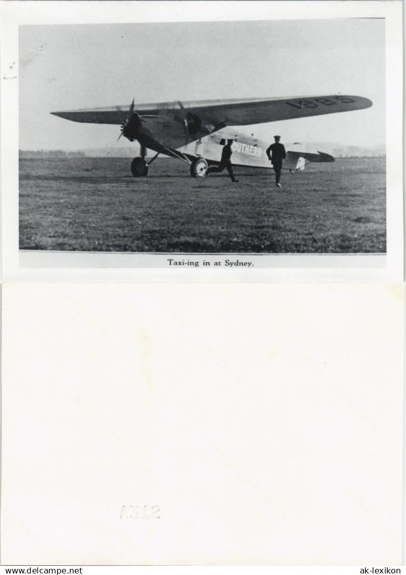 Postcard Sydney Taxi-ing in at Sydney. Flugwesen - Flugzeuge REPRO 1960