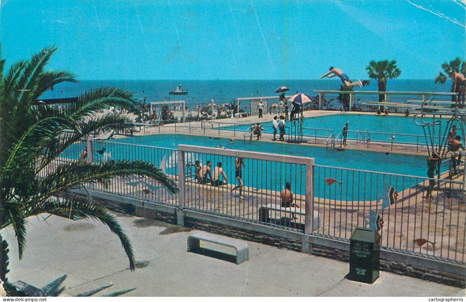 Postcard United States  LA - Louisiana > New Orleans swimming pool