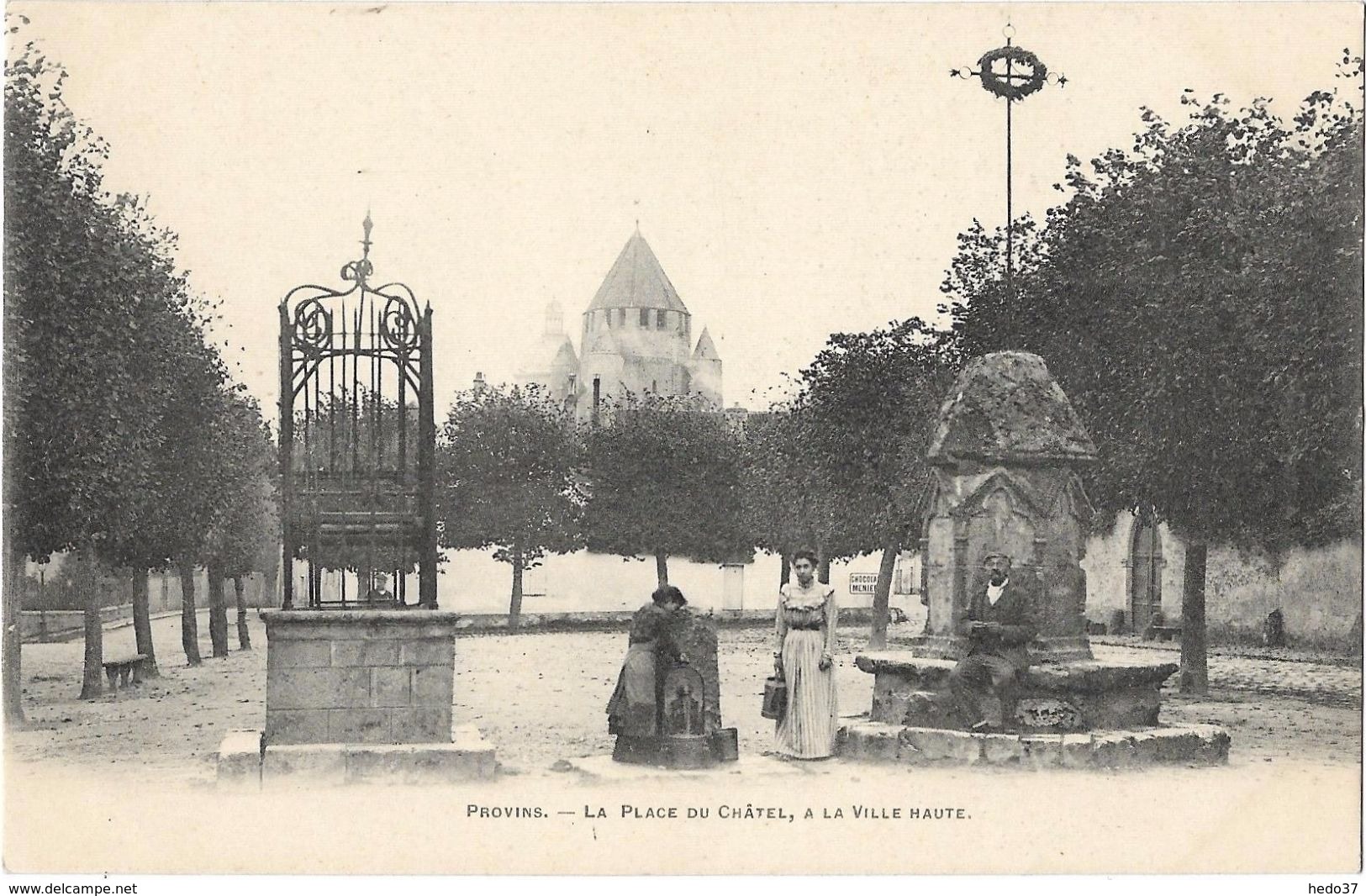 Provins - La Place du Châtel, à la ville haute