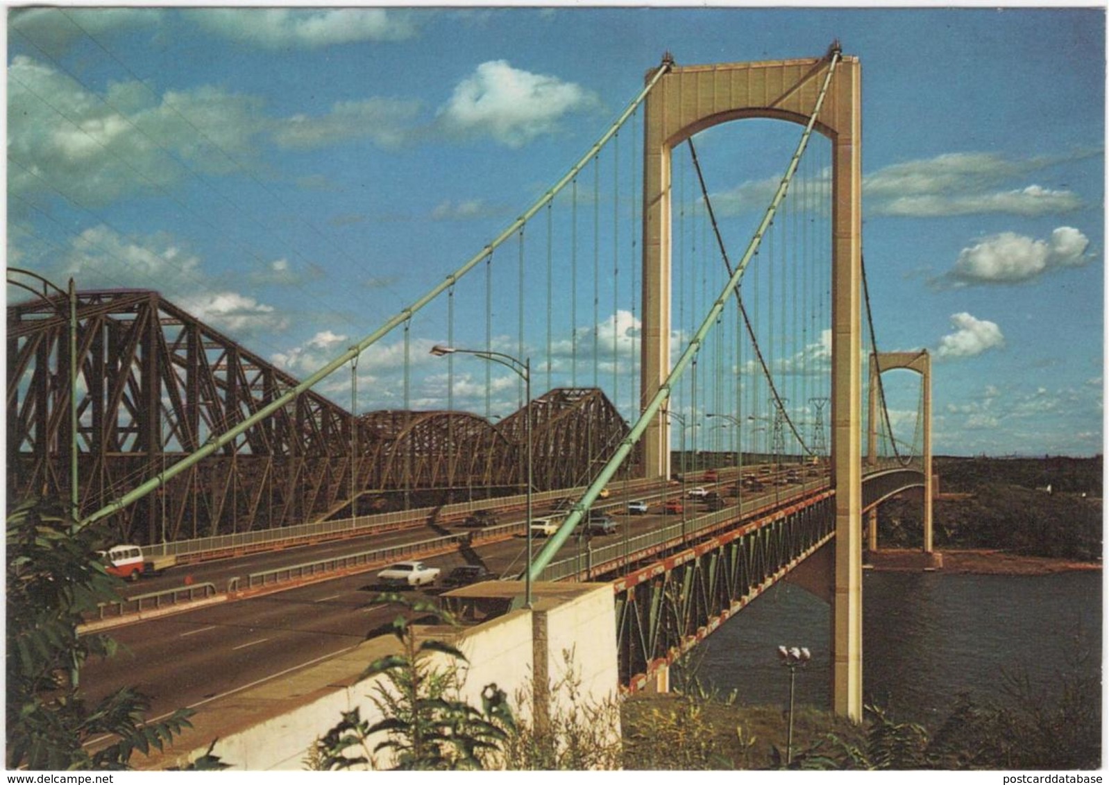 Quebec, Que. - Les Ponts Pierre Laporte et Quebec - & old cars