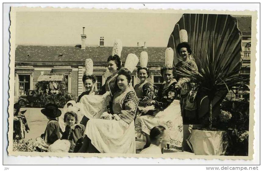 QUIMPER : PLACE DE LA GARE. CARTE D'UN CARNAVAL.