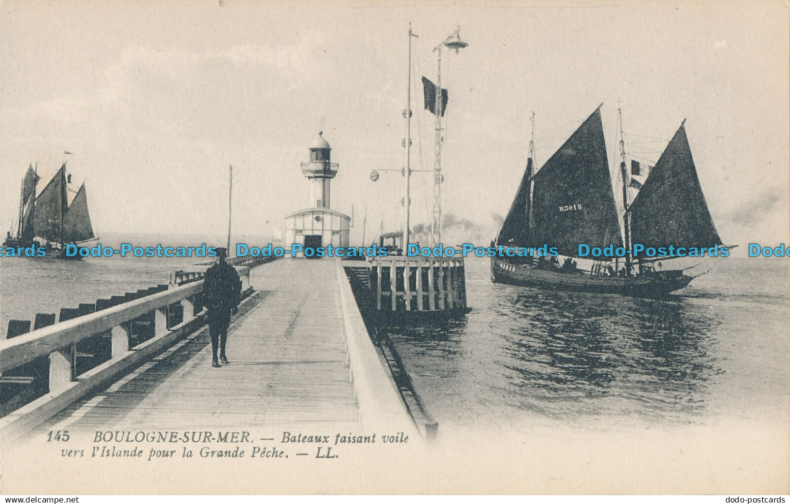 R005157 Boulogne Sur Mer. Bateaux Faisant Voile vers l Islande Pour la Grande Pe