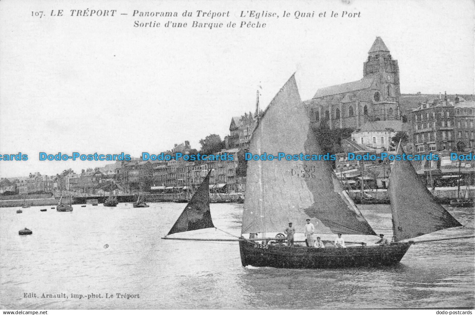 R051123 Le Treport. Panorama du Treport. L Eglise le Quai et le Port. Sortie d U