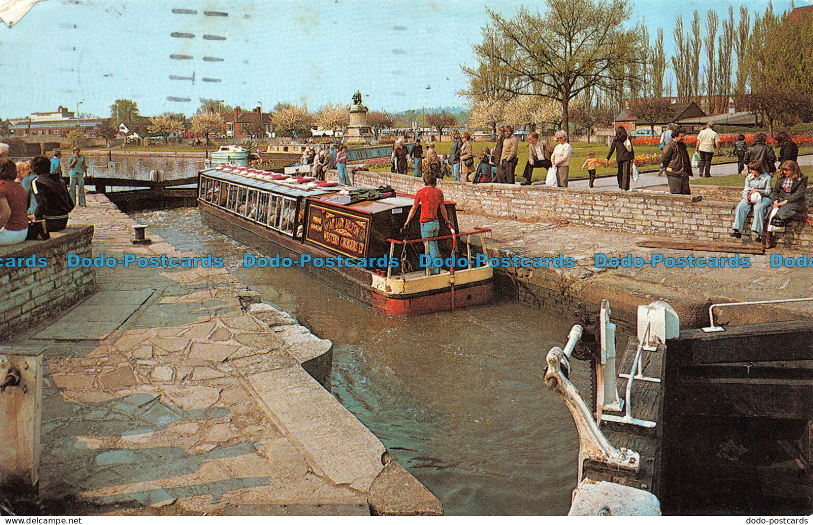 R065175 Avon Lock. Stratford Canal. Stratford Upon Avon. Salmon. 1979