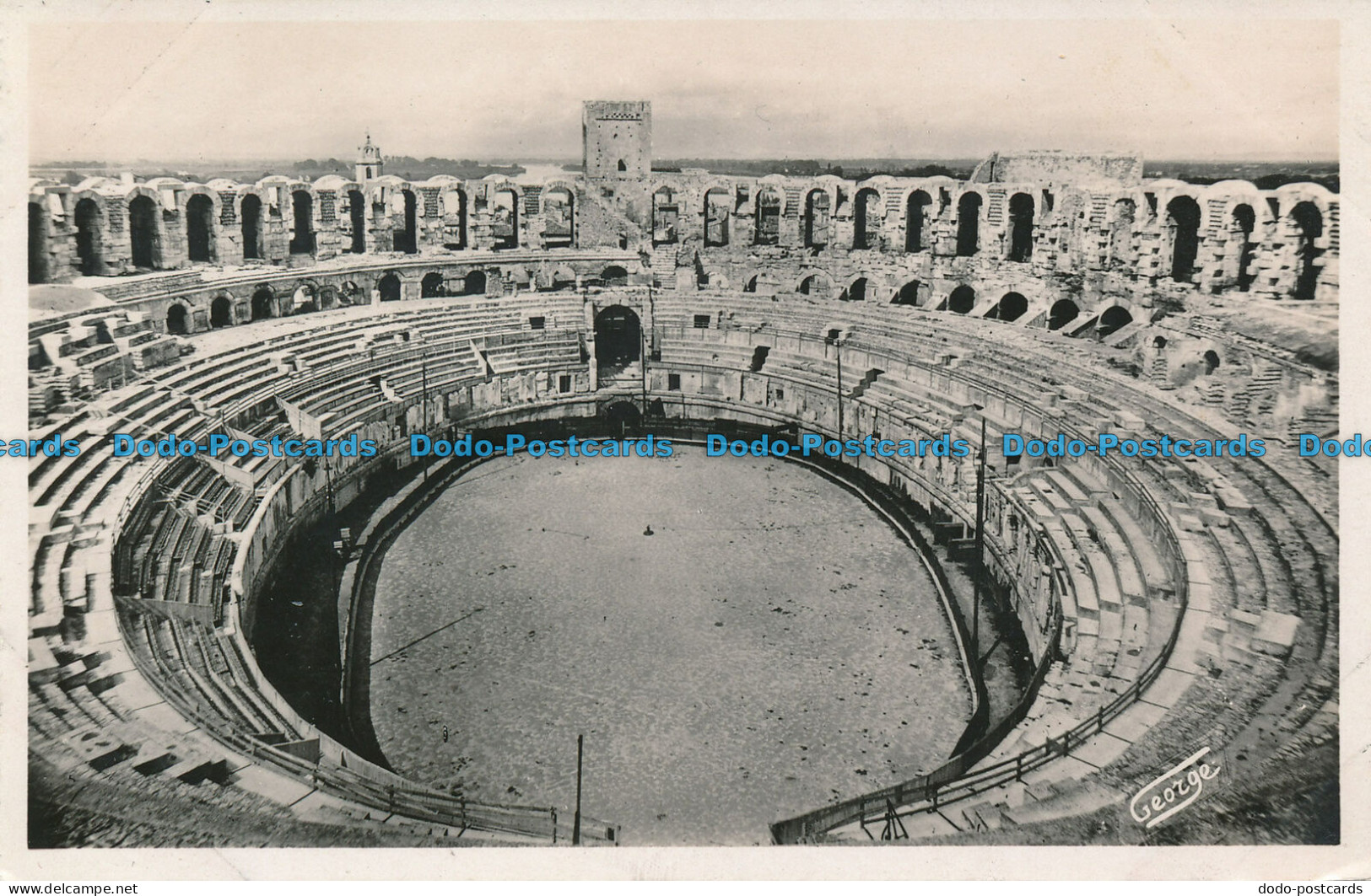 R079218 Arles en Provence. Interieur de l Amphitheatre Romain. Georges Arles